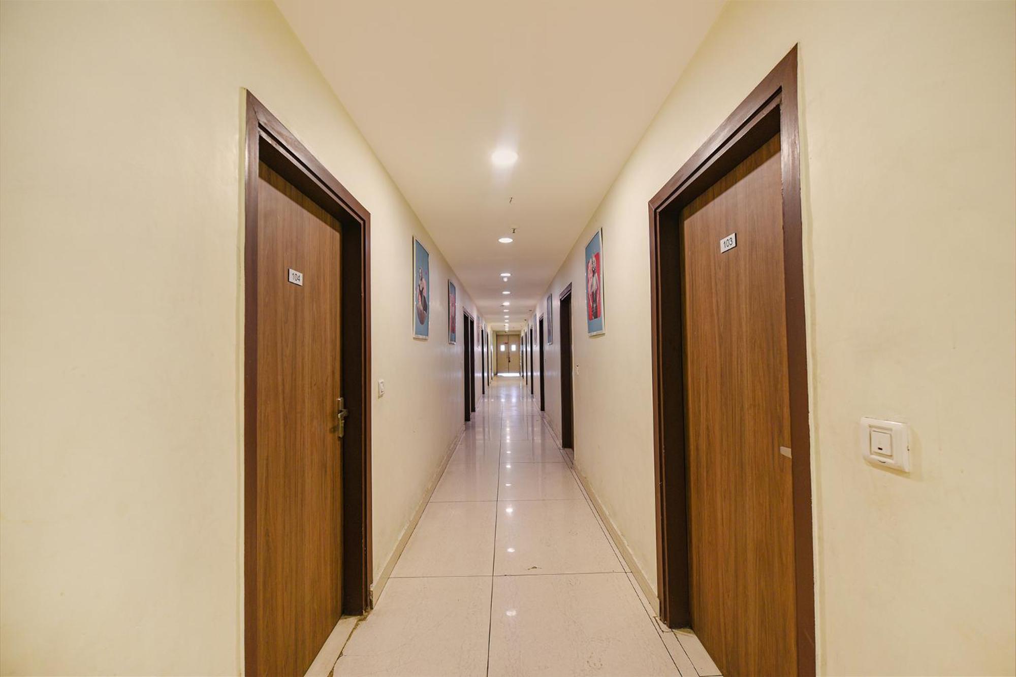 Fabexpress Seven Heaven Hotell New Delhi Exteriör bild