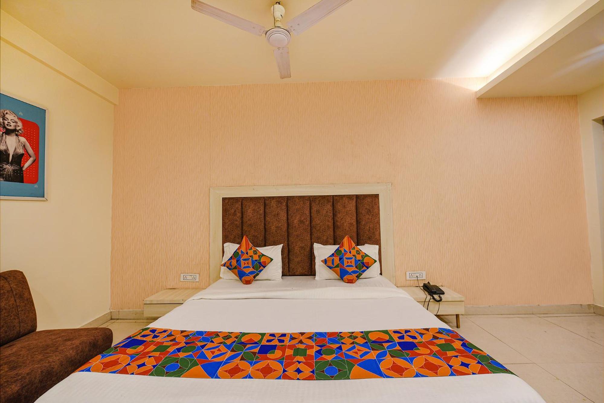 Fabexpress Seven Heaven Hotell New Delhi Exteriör bild