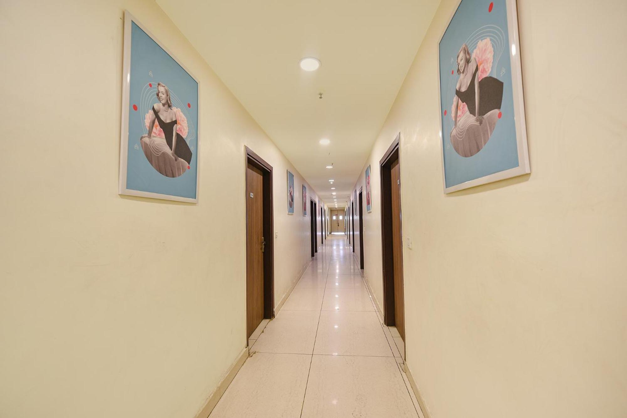 Fabexpress Seven Heaven Hotell New Delhi Exteriör bild