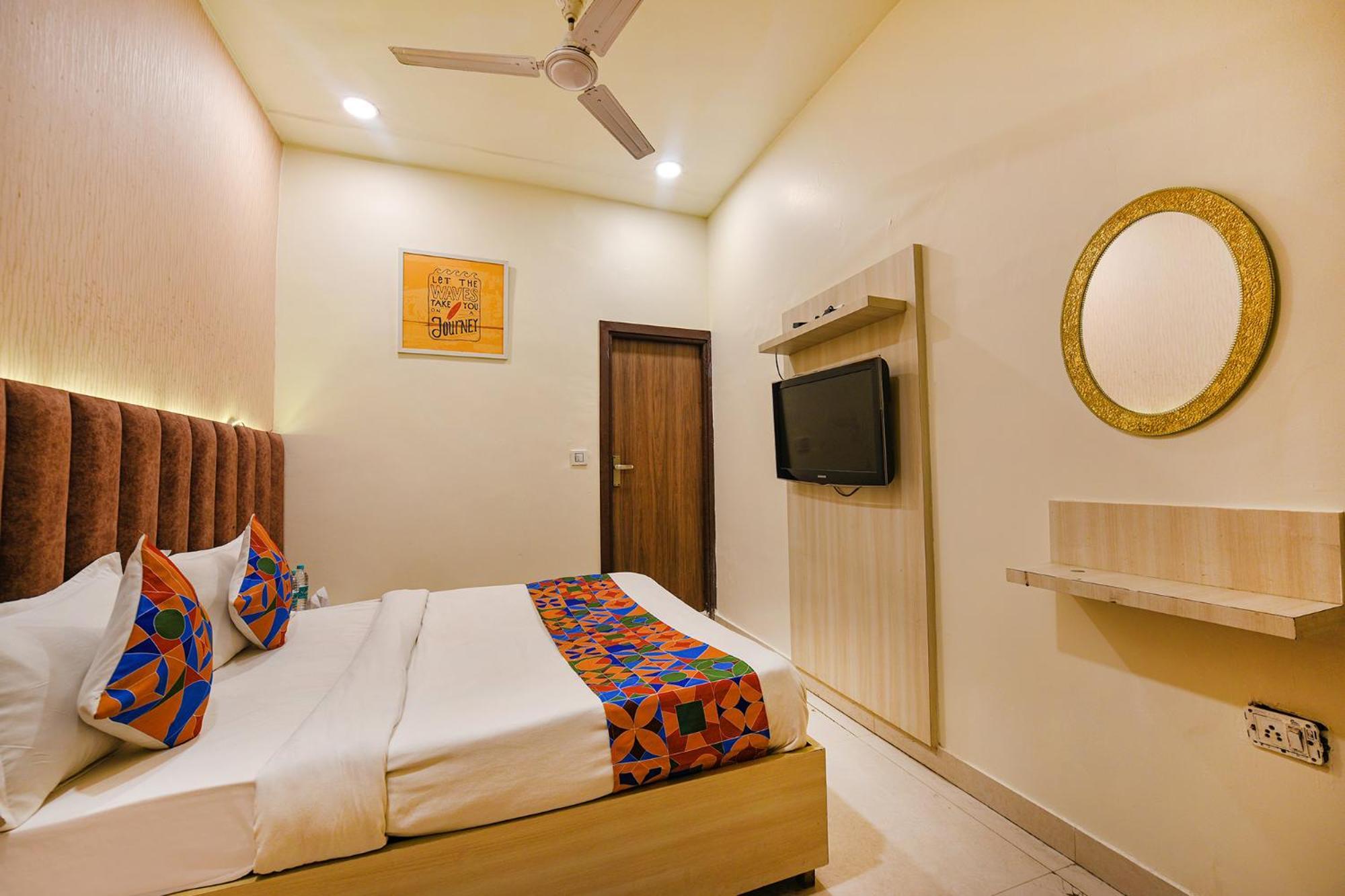 Fabexpress Seven Heaven Hotell New Delhi Exteriör bild