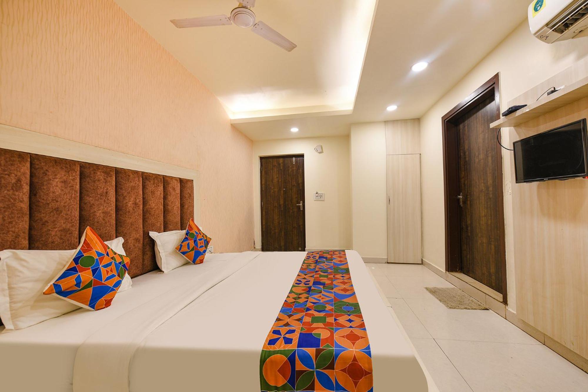 Fabexpress Seven Heaven Hotell New Delhi Exteriör bild