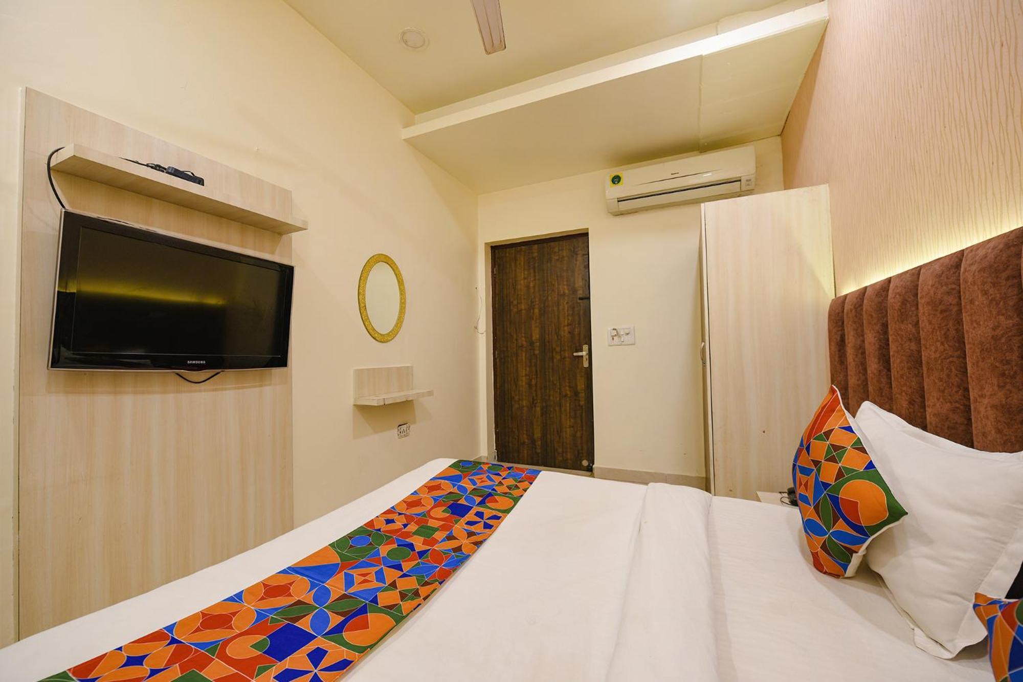 Fabexpress Seven Heaven Hotell New Delhi Exteriör bild