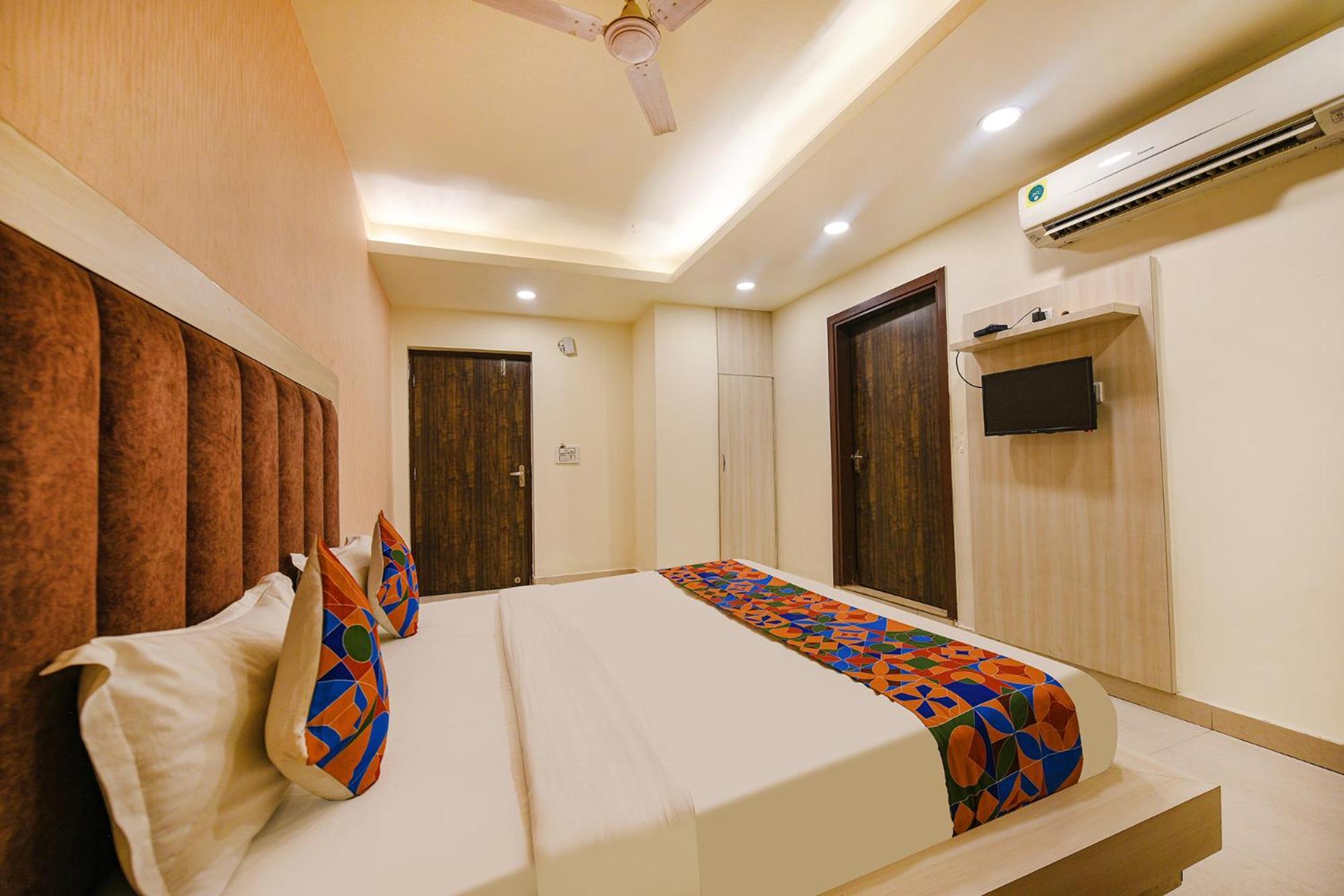 Fabexpress Seven Heaven Hotell New Delhi Exteriör bild