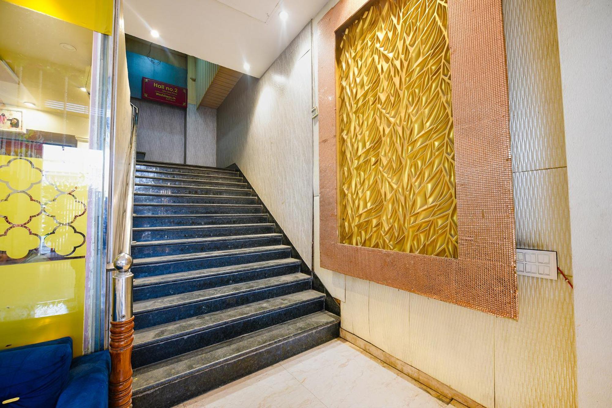 Fabexpress Seven Heaven Hotell New Delhi Exteriör bild
