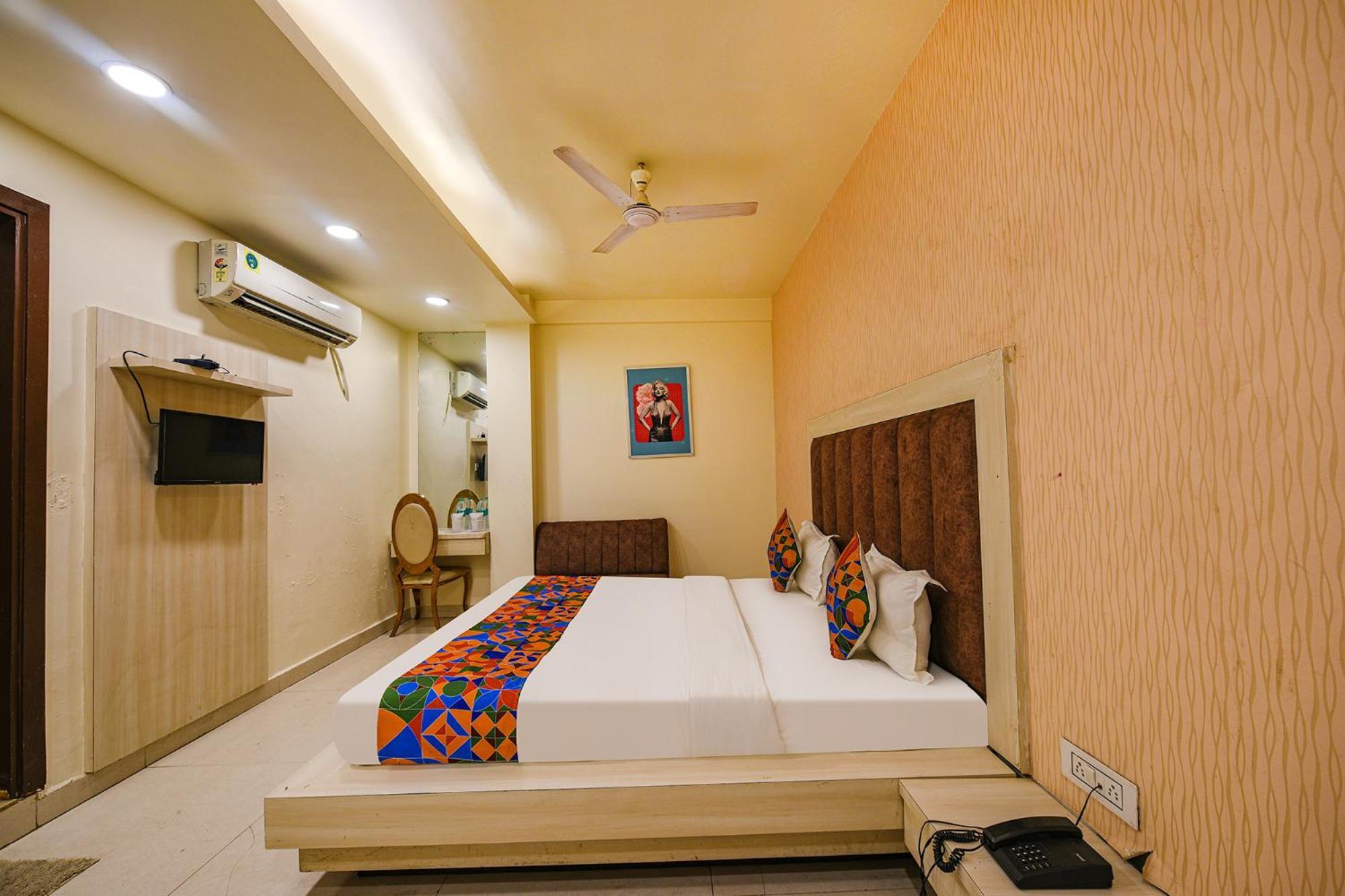 Fabexpress Seven Heaven Hotell New Delhi Exteriör bild